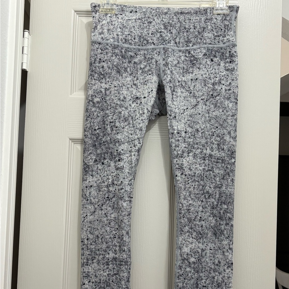 lulu lemon, size 4-6, marble black/white